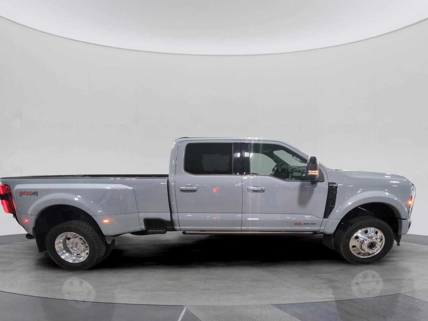 2025 Ford F-450SD Platinum DRW