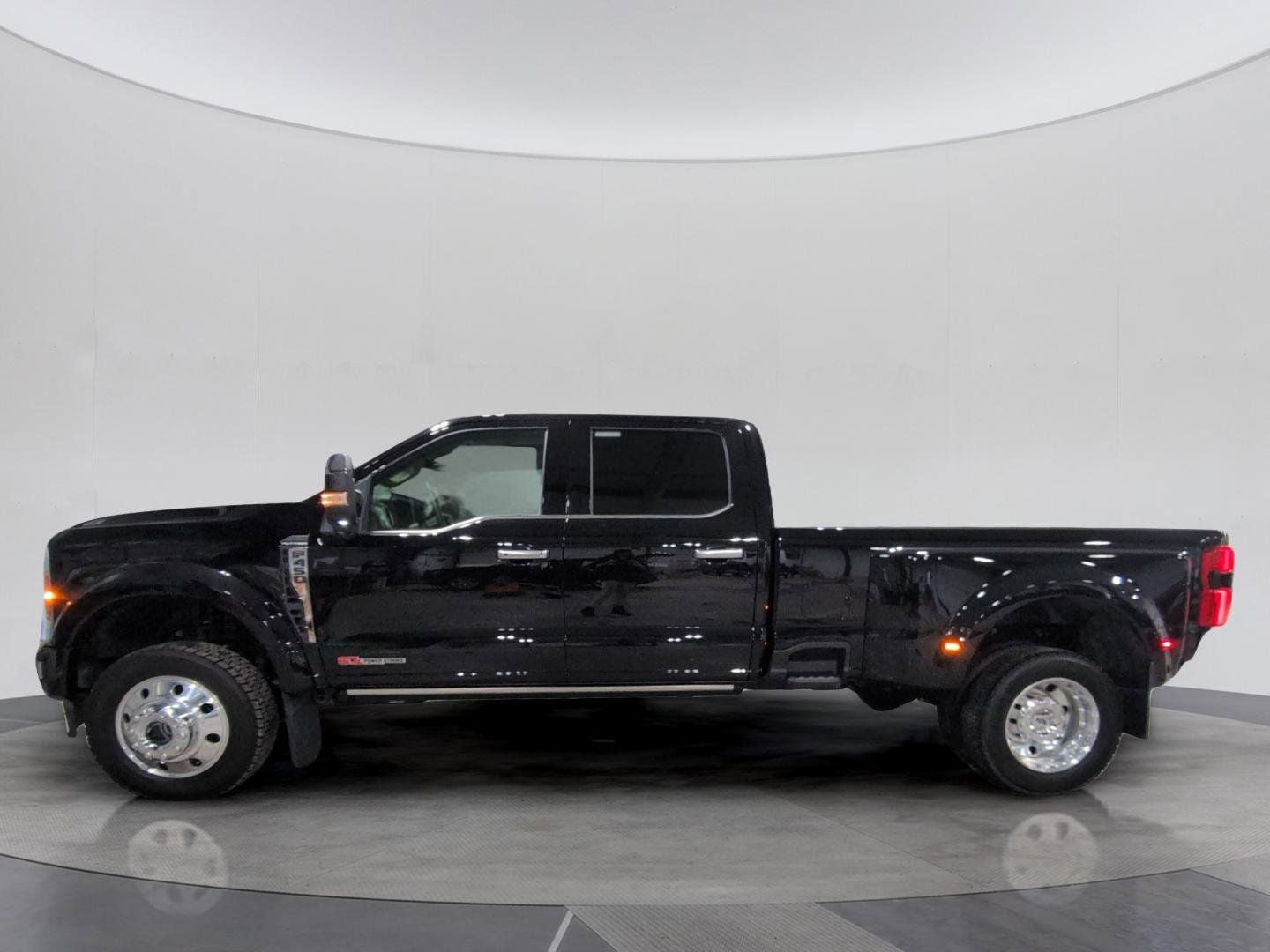 2025 Ford F-450SD Platinum DRW