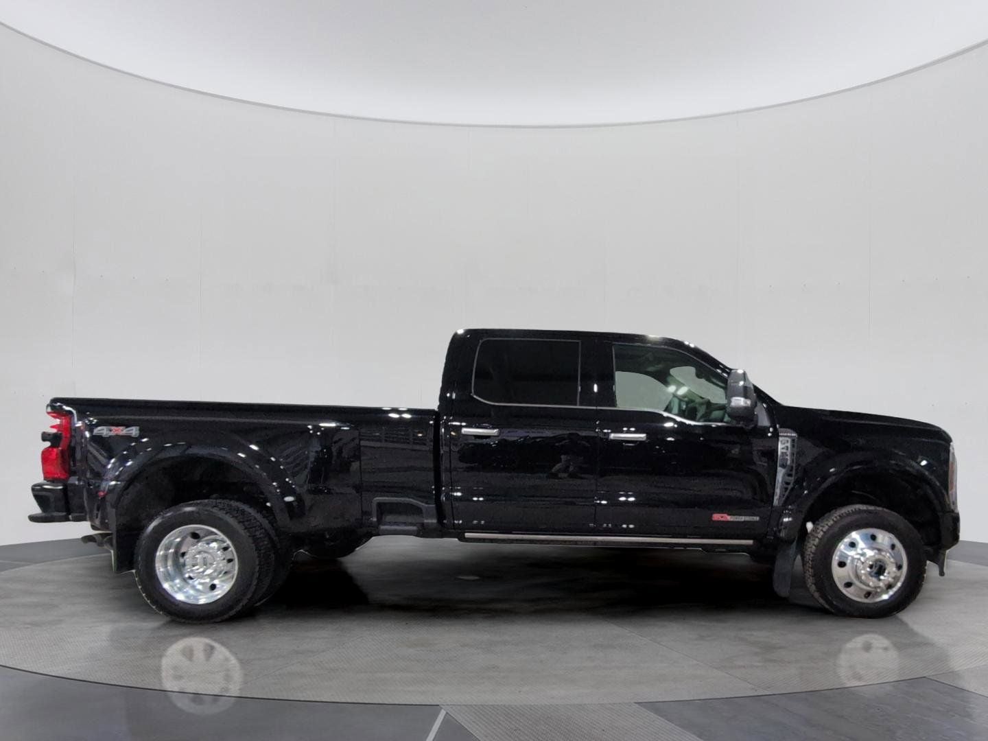 2025 Ford F-450SD Platinum DRW