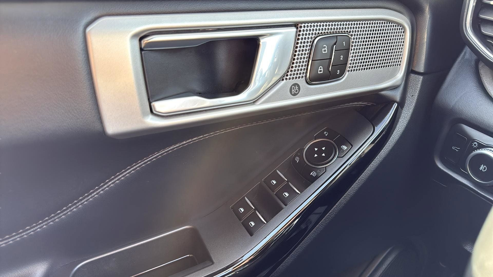 2023 Ford Explorer Platinum