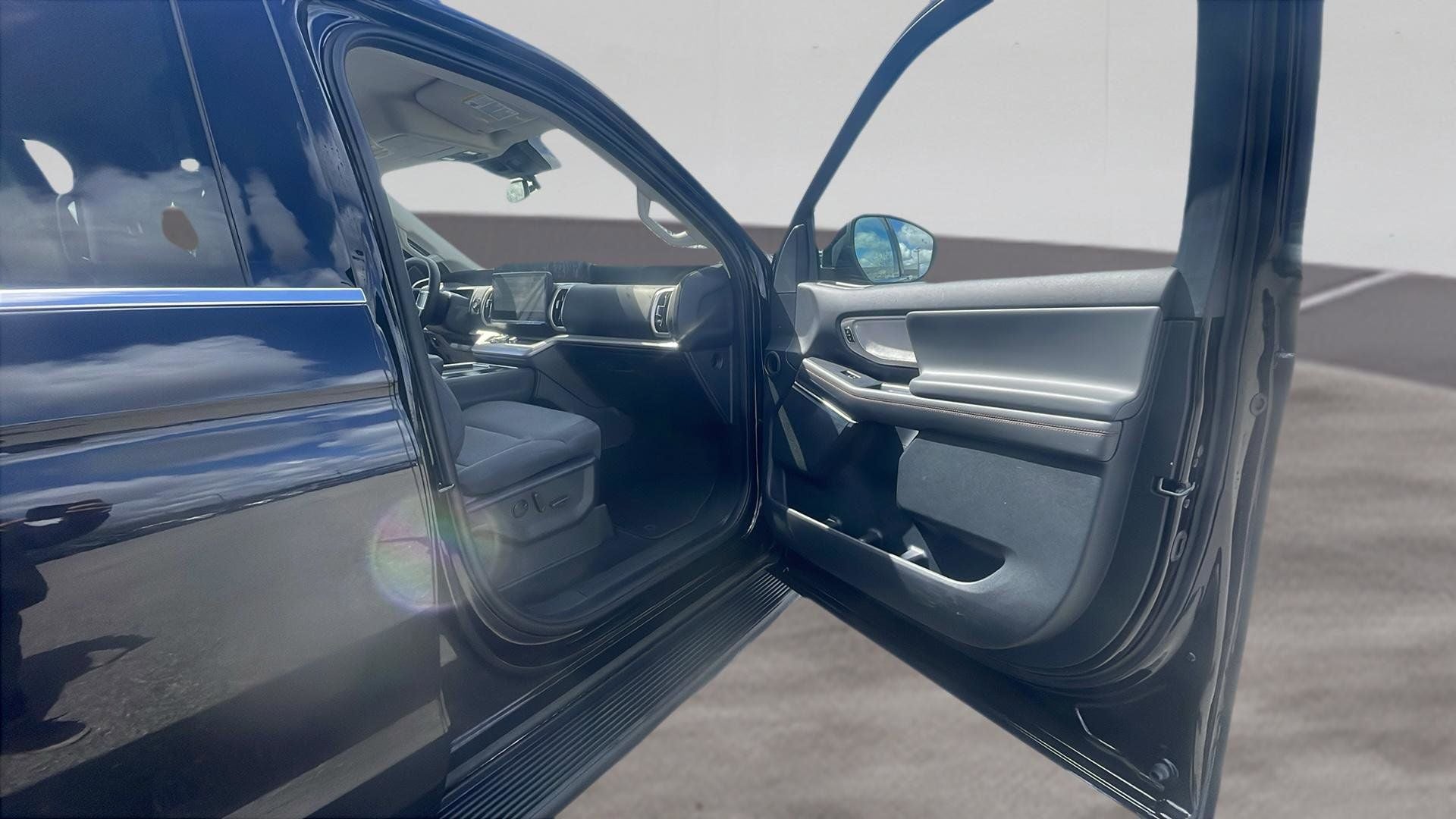 2025 Ford Expedition Active