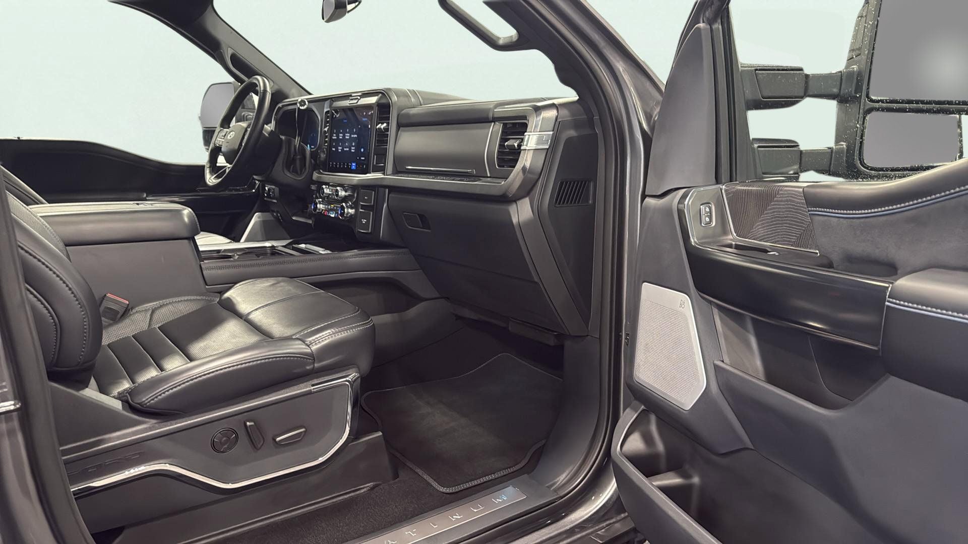 2025 Ford F-350SD Platinum DRW