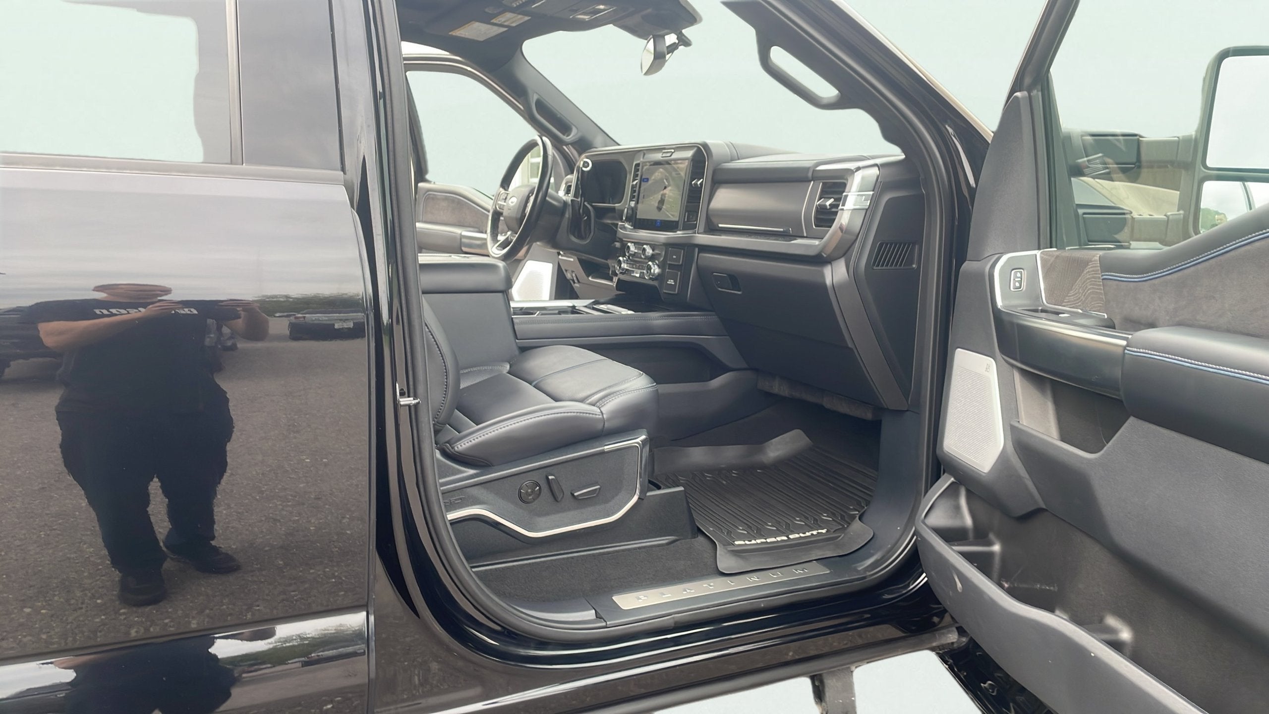 2025 Ford F-450SD Platinum DRW