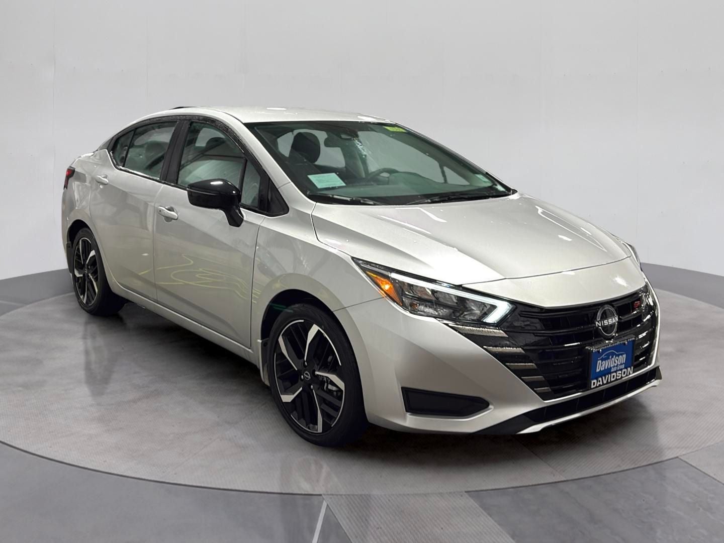 2025 Nissan Versa 1.6 SR