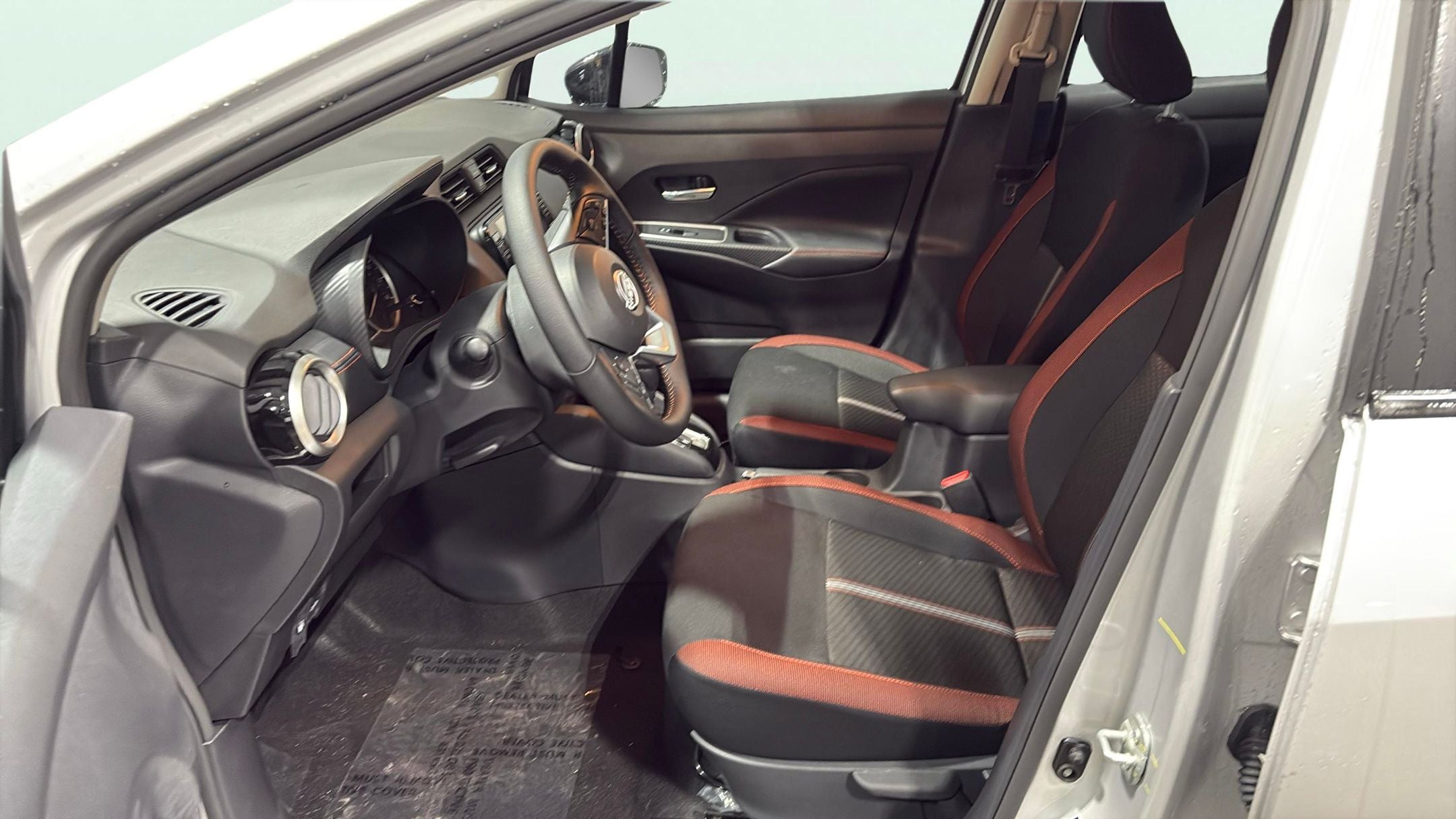 2025 Nissan Versa 1.6 SR