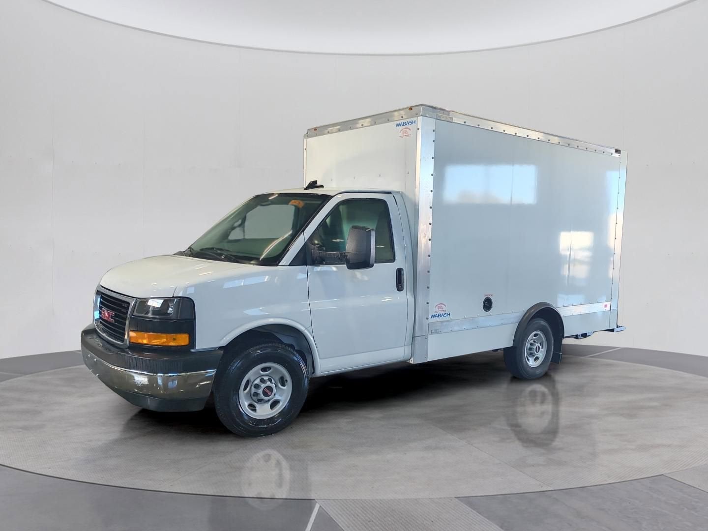 2025 GMC Savana Cutaway 3500 1WT