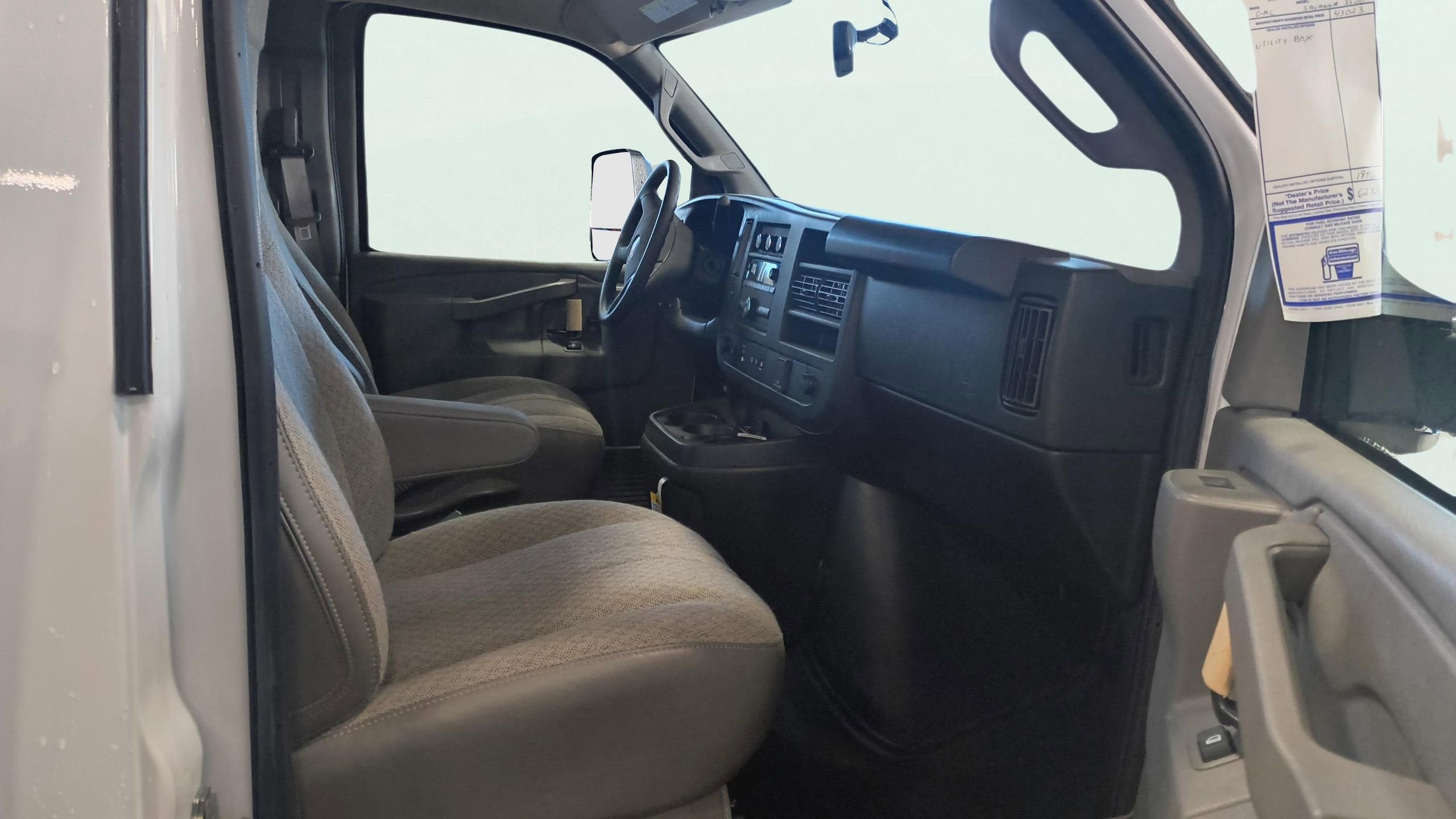 2025 GMC Savana Cutaway 3500 1WT