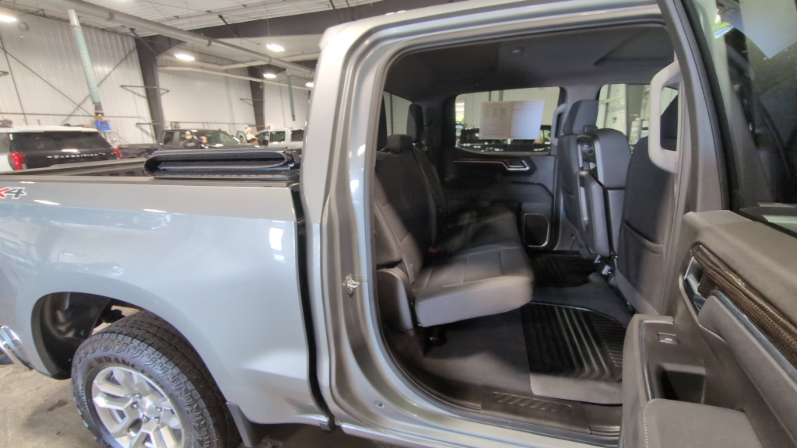 2025 Chevrolet Silverado 1500 LT (2FL)